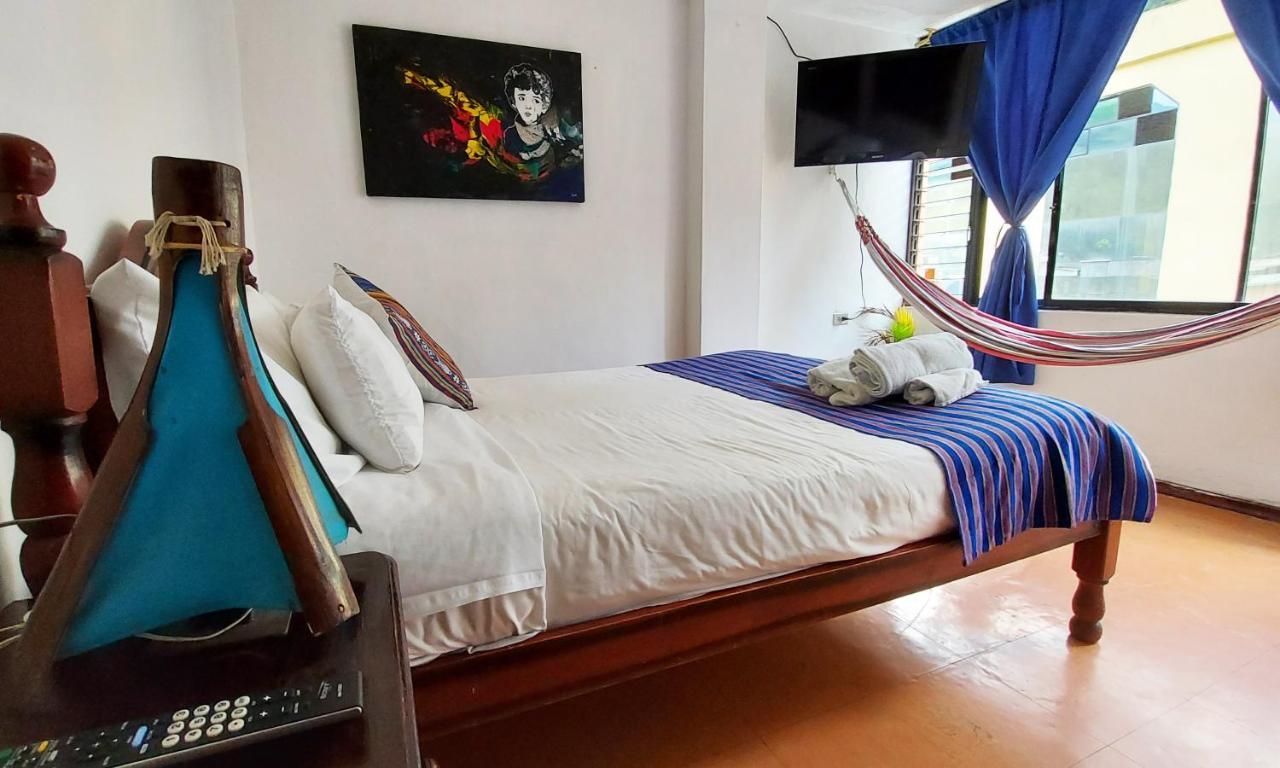 Erupcion Art Hotel & Hostel Baños Екстериор снимка
