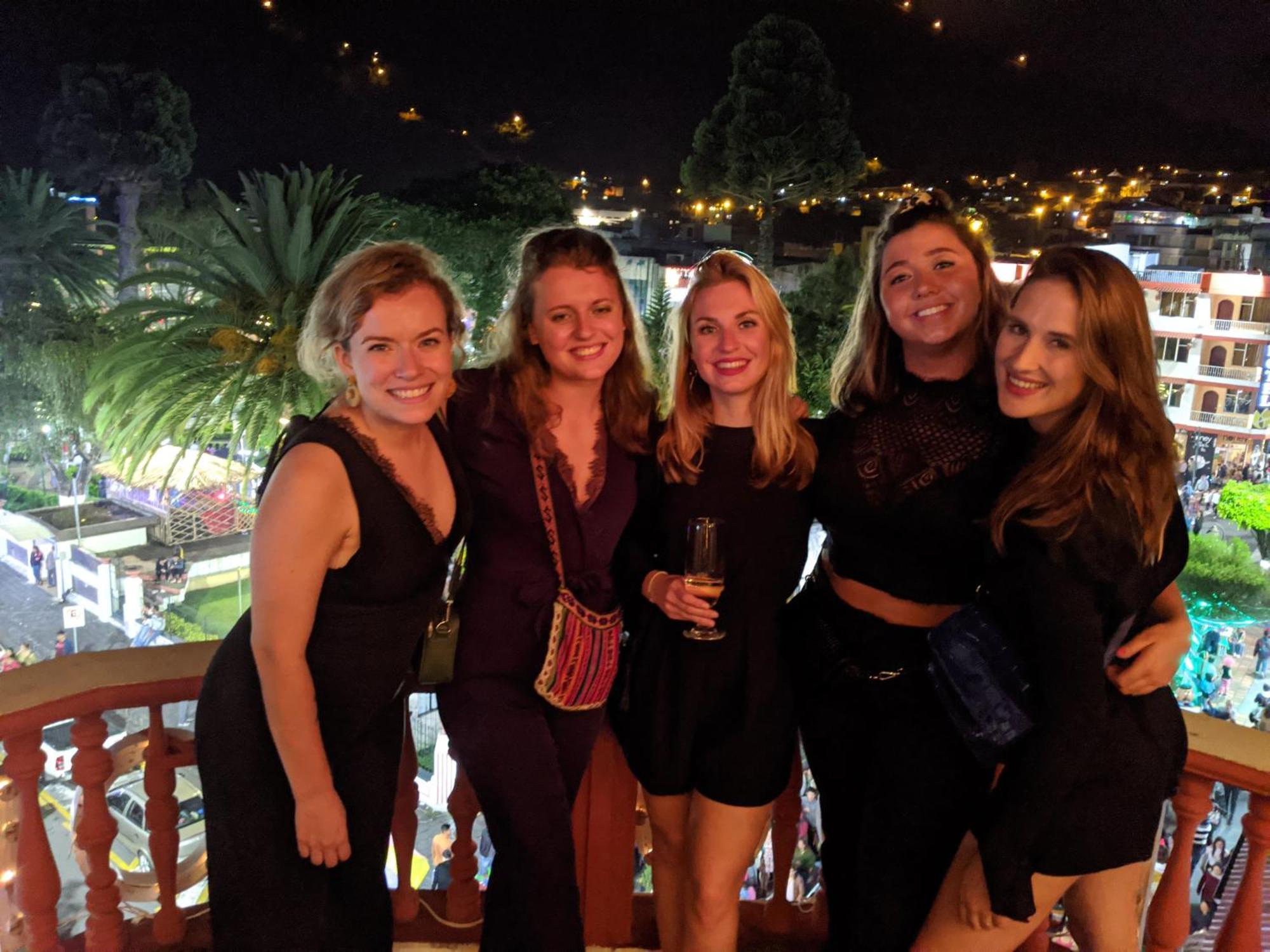 Erupcion Art Hotel & Hostel Baños Екстериор снимка