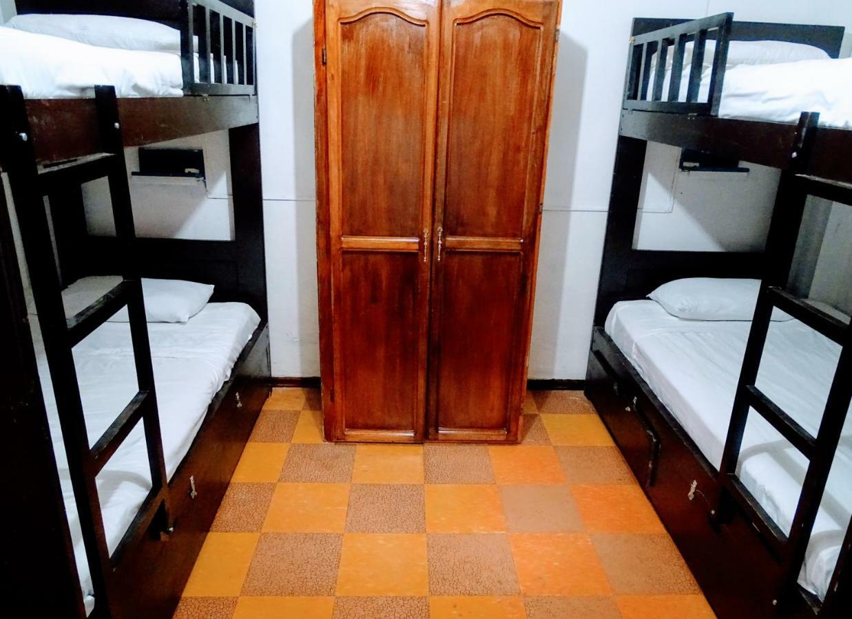 Erupcion Art Hotel & Hostel Baños Екстериор снимка