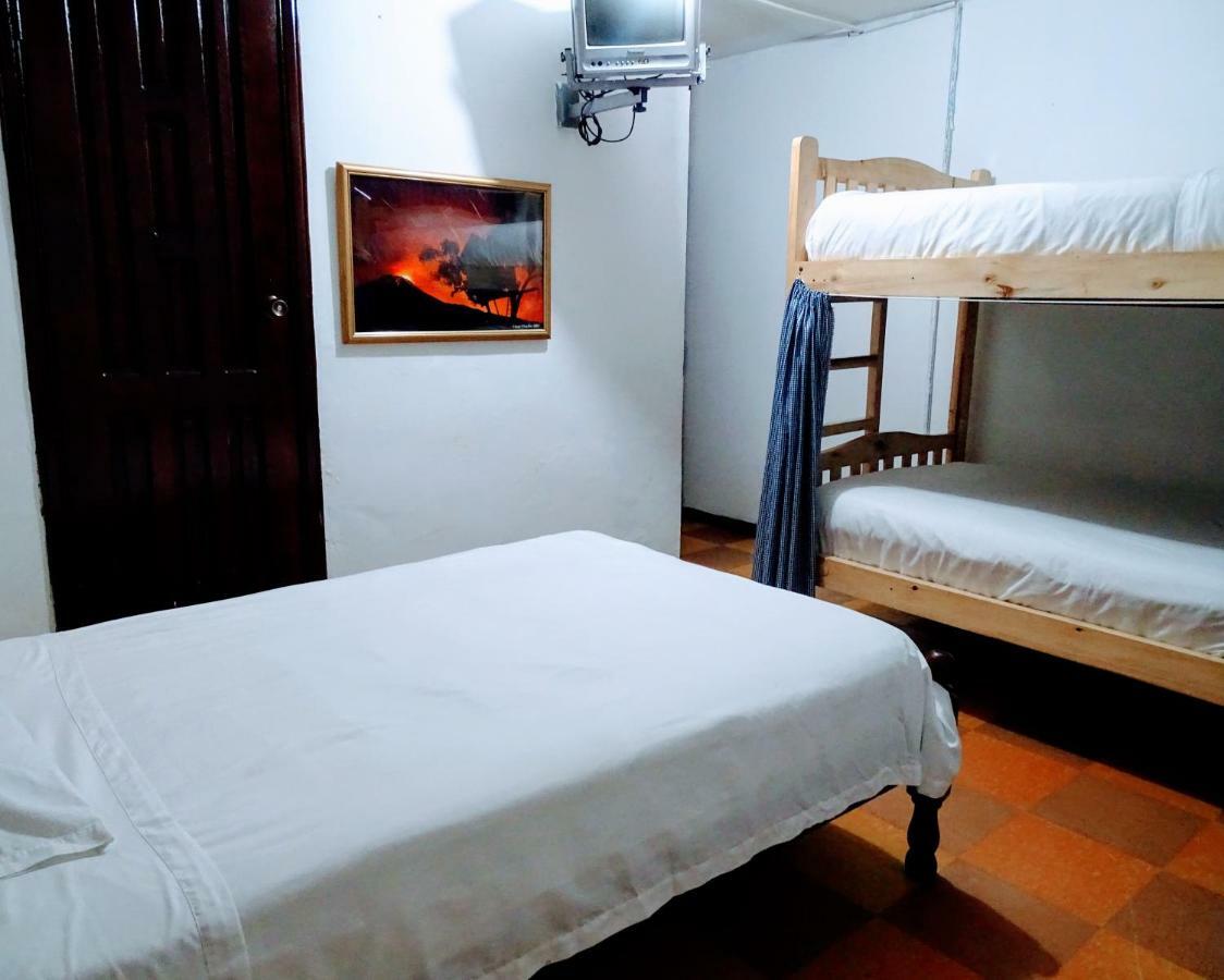 Erupcion Art Hotel & Hostel Baños Екстериор снимка