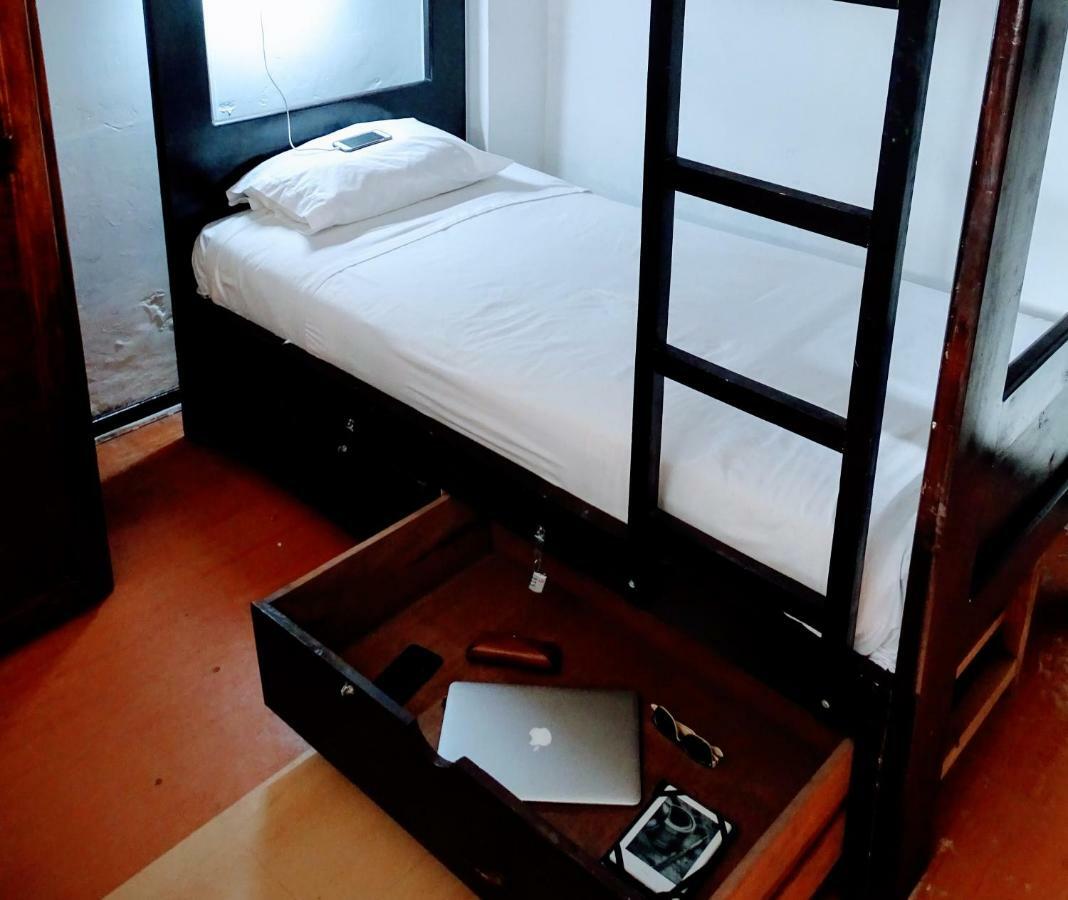 Erupcion Art Hotel & Hostel Baños Екстериор снимка
