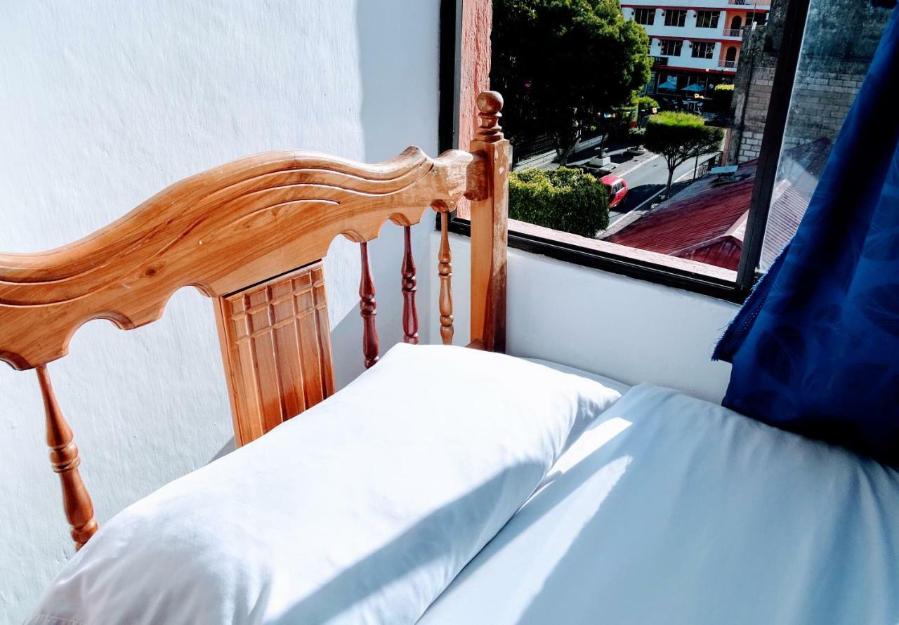 Erupcion Art Hotel & Hostel Baños Екстериор снимка